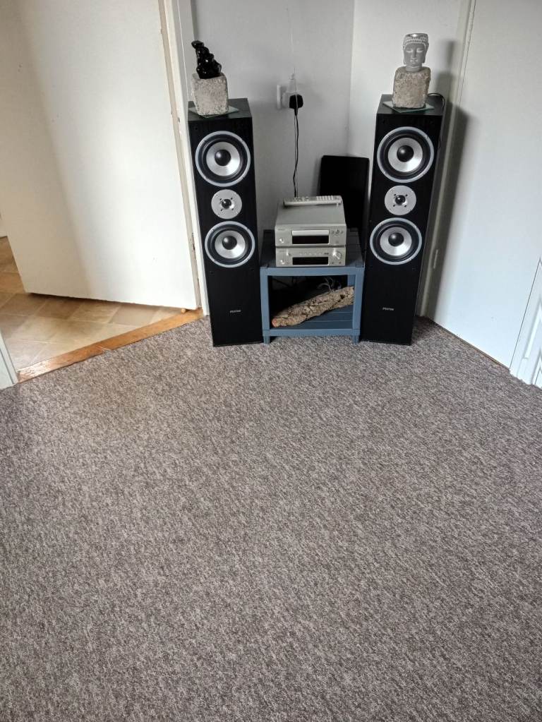 Vintage-style Hi-Fi Stereo System with Two Floor-Standing Speakers