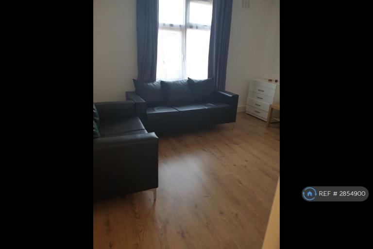 2 bedroom flat in Chandos Road, London, NW2 (2 bed) (#2854900)