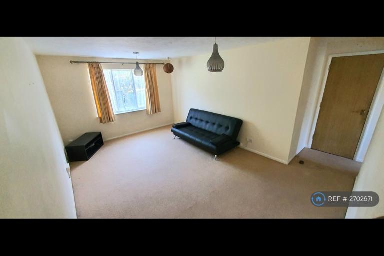 1 bedroom flat in Heddington Grove, London, N7 (1 bed) (#2702671)