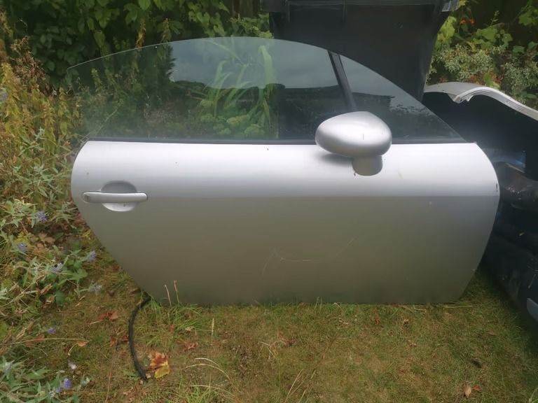 AUDI TT MK1 8N 225 /180 DRIVERS DOOR SILVER  IN USED CONDTION  