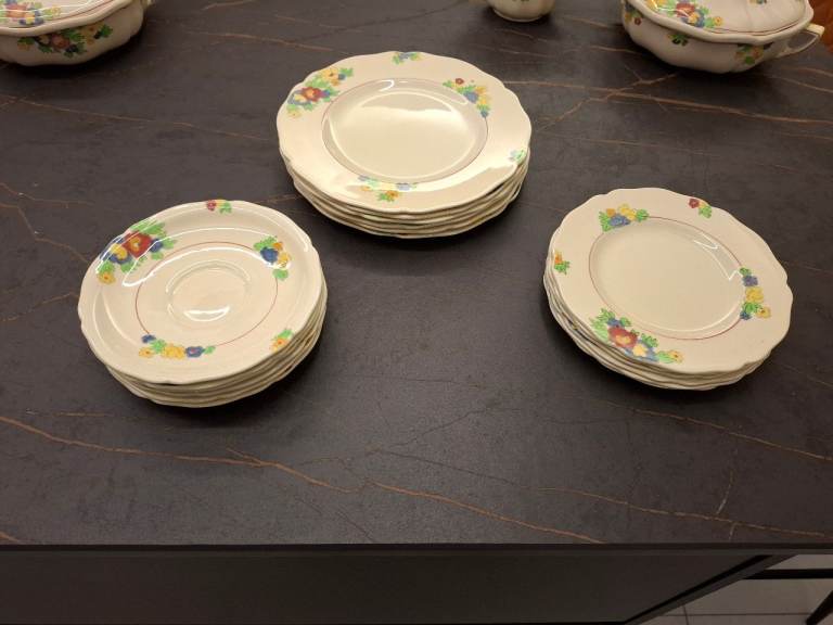 Royal Doulton Minden D5334 dinner set