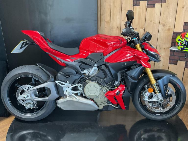 Ducati Streetfighter V4S 2025 just 754 Miles! Warranty until April 2028! Ohlins!