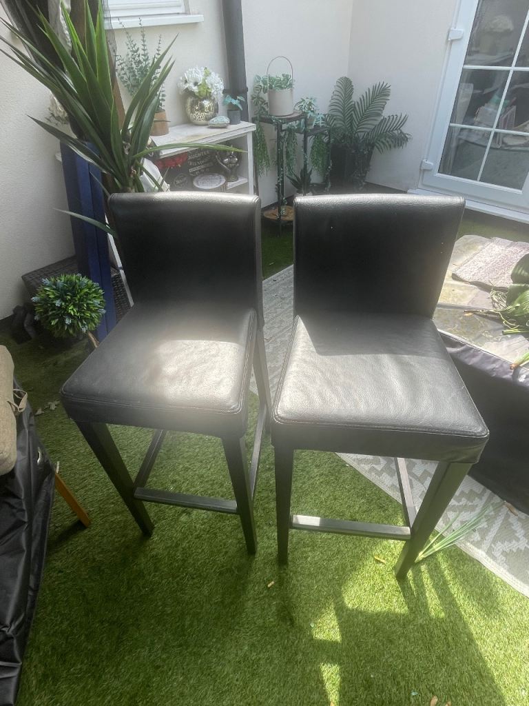 2 Bar stools 