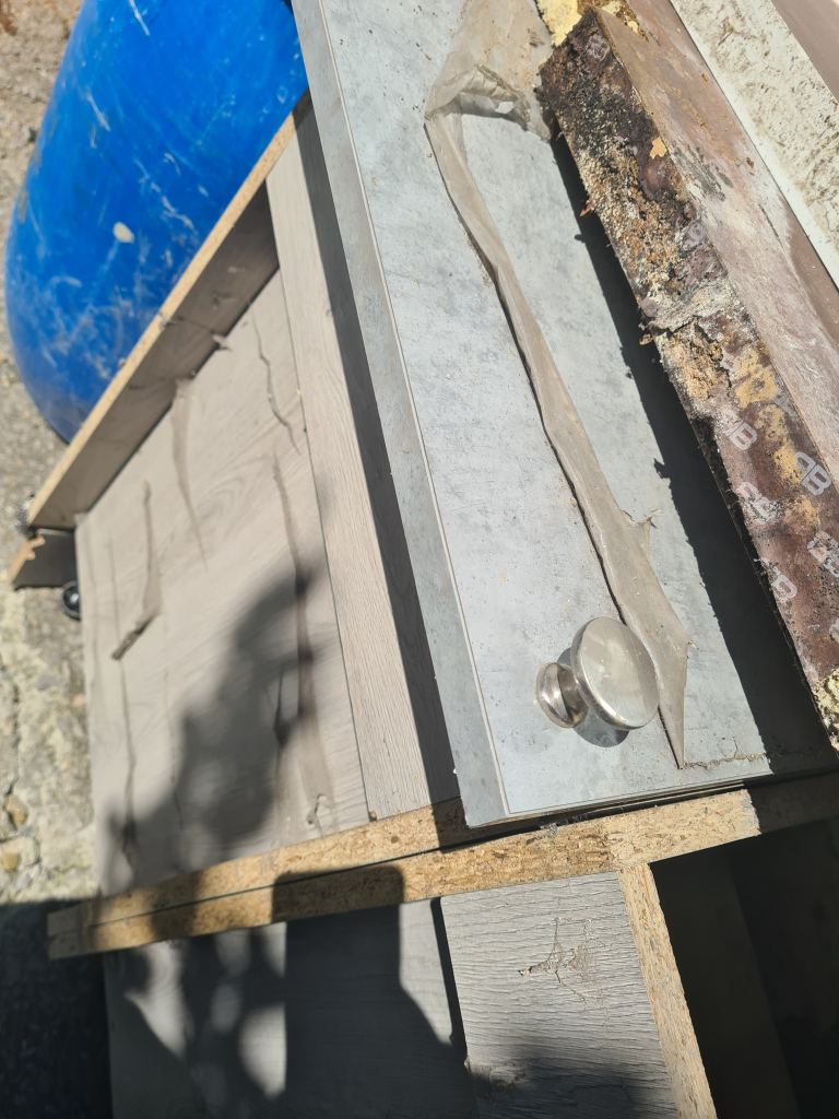 Kitchen Units – Job Lot – Worktop & Sink Included – Quick Sale