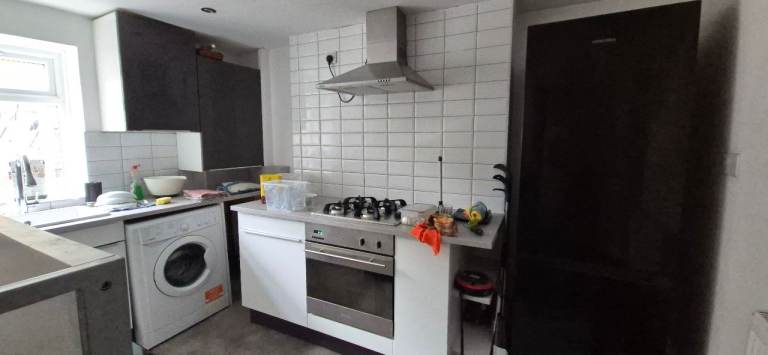 Free kitchen collector must remove safely E8