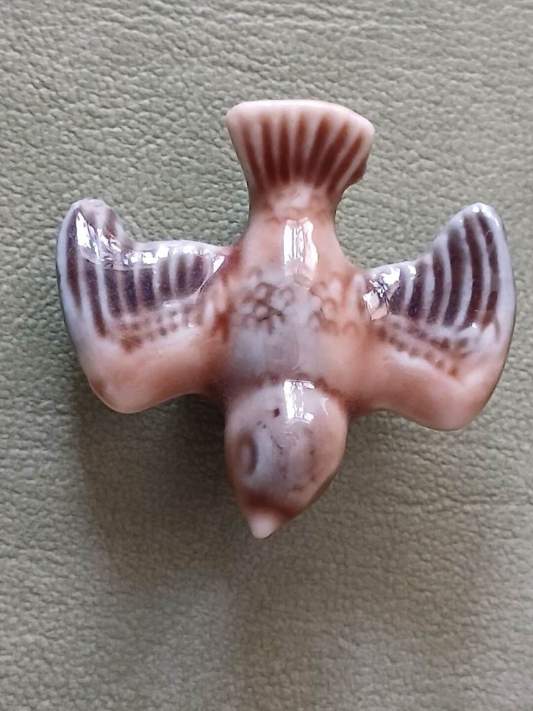 Wade Whimsey swallow Bird Animal Figurine Collectible Vintage Ornament
