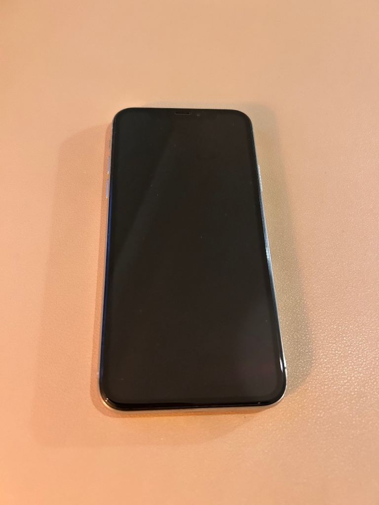 Apple iPhone X – White, Cracked Back