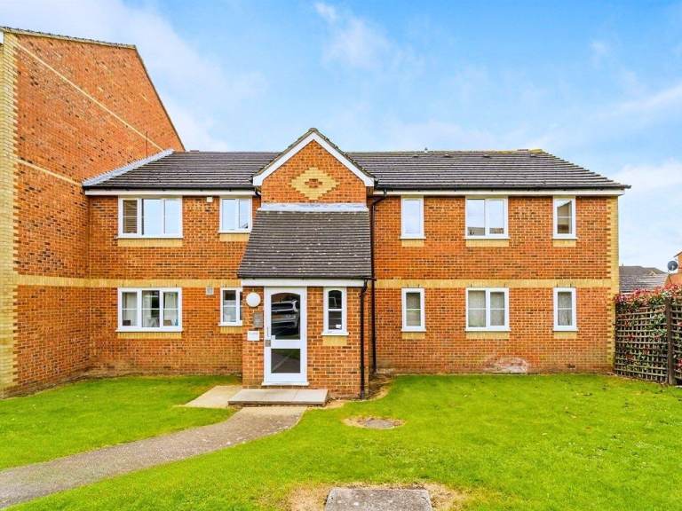2 bed flat to rent Redford Close, Feltham TW13