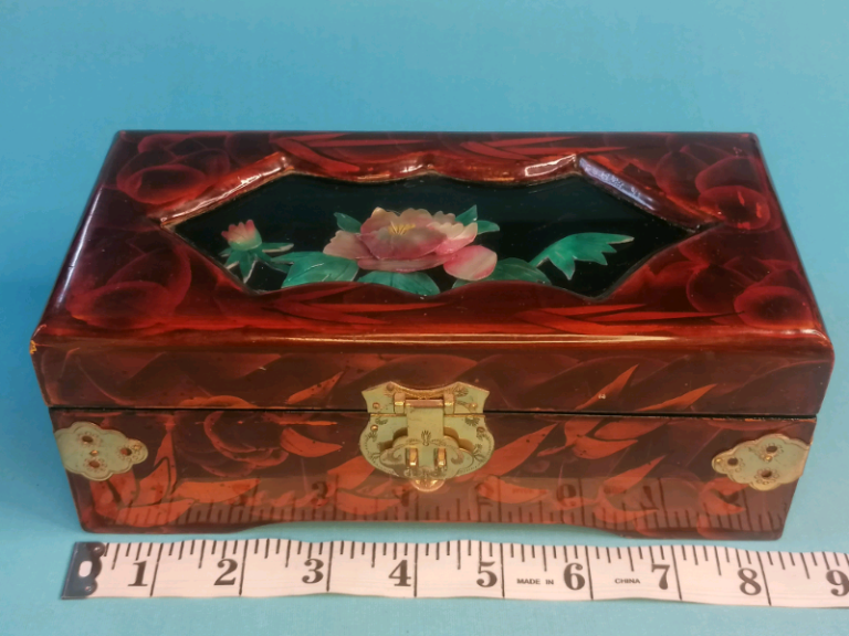 8-inch Vintage Chinese Jewellery box. Good condition. 