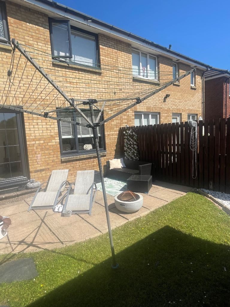 Sturdy Rotary Washing Line – Good Condition