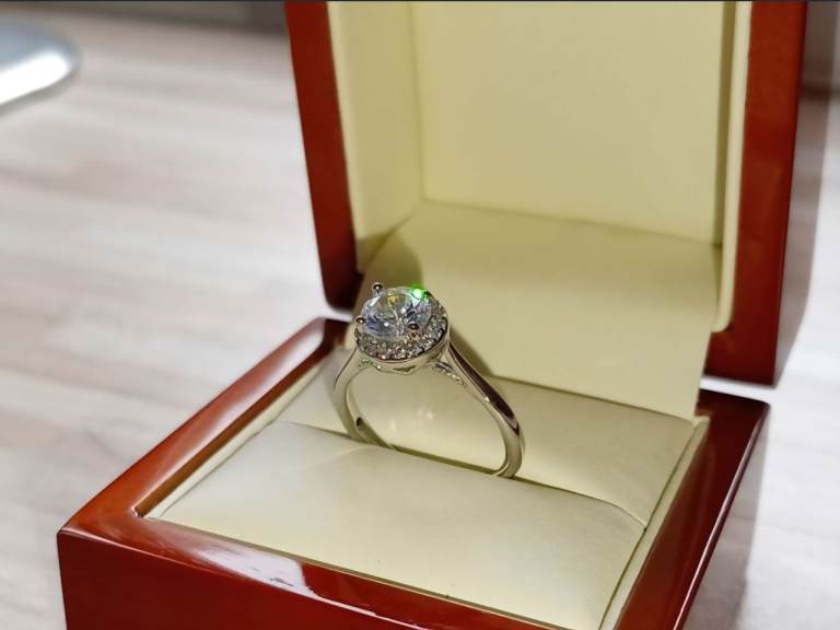 Silver Brilliant Cut Round Stone Ring 