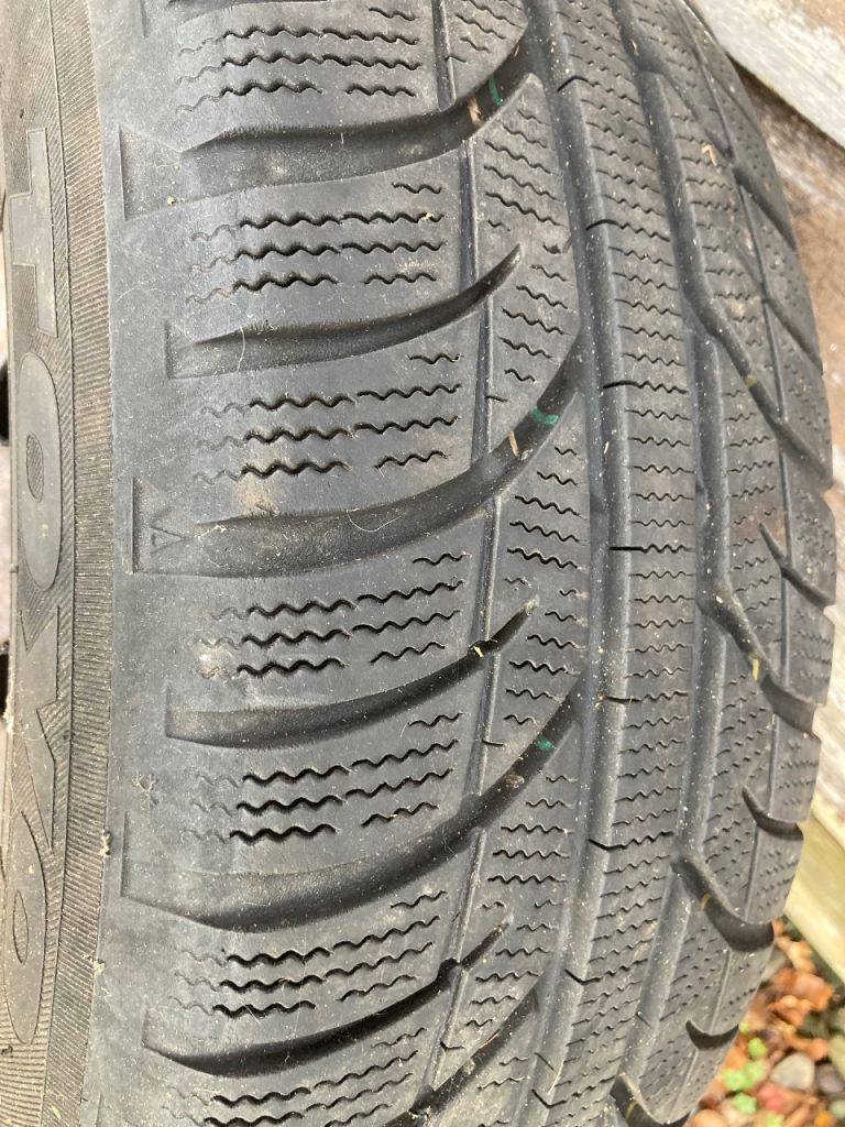 4 snow tires with hub caps