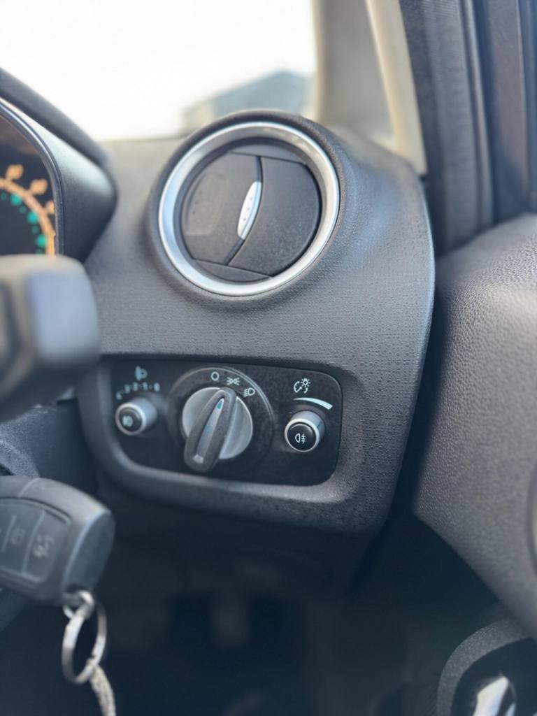 2013 Ford Fiesta 1.6 Zetec 5dr Powershift HATCHBACK PETROL Automatic