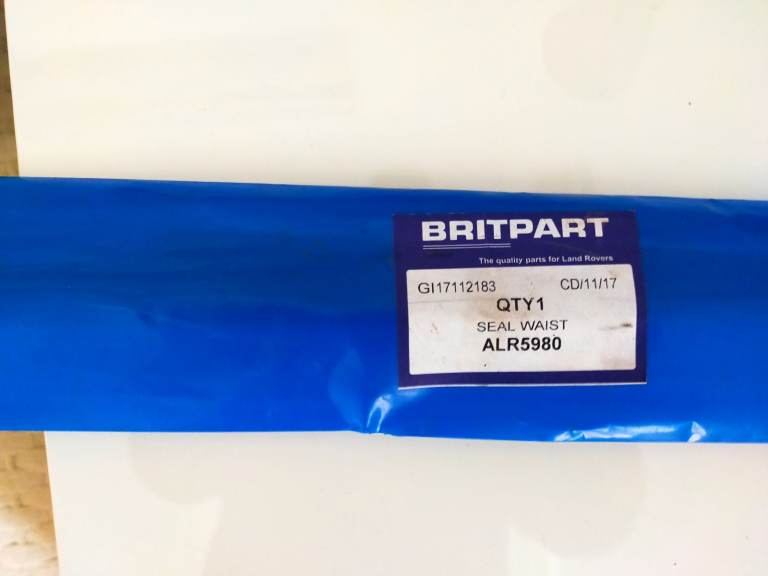 LANDROVER DEFENDER 90/110 LEFT OR RIGHT  DOOR SEAL/ WEATHER STRIP