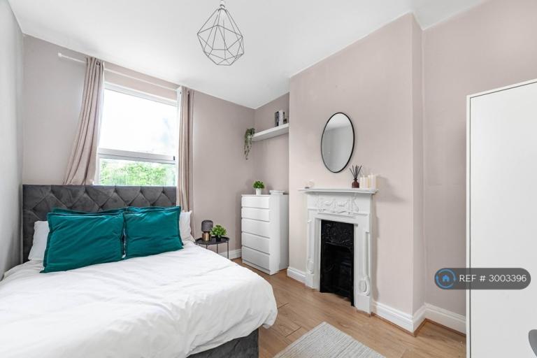 1 bedroom in Galloway Road, London, W12 (#3003396)