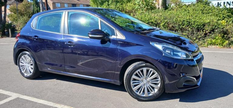 2018 Peugeot 208 1.2 PureTech 82 Signature 5dr [Start Stop] HATCHBACK Petrol Manual