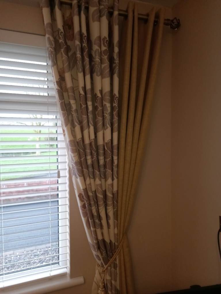 Curtains and cuisions  covers