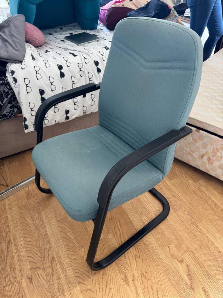 Comfortable Blue Office/Desk Chair – Good Condition 