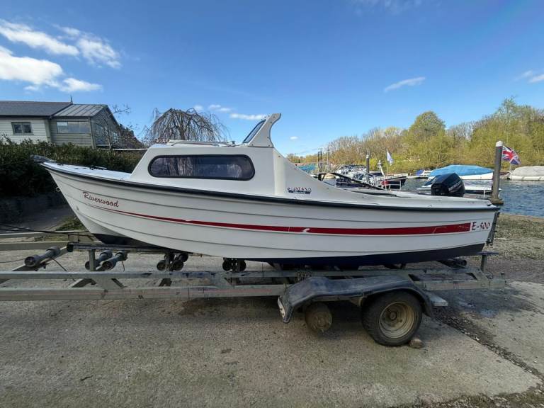 Mayland Cabin Fishing Boat Mooring