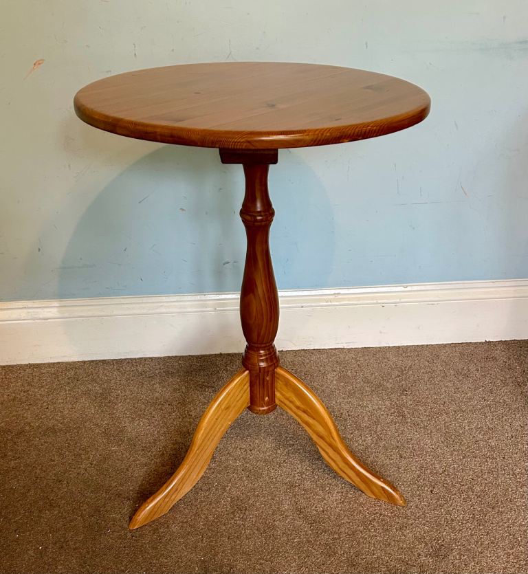 Solid Pine Round Coffee Table lots H27.5in/70cm Dia 19.5in/50cm Good condition  J323