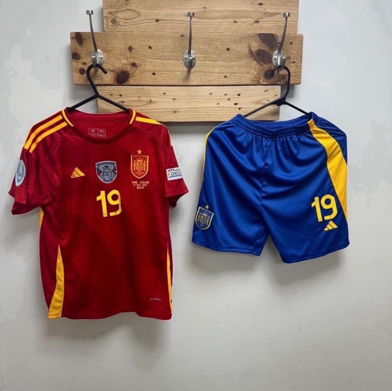 Spain Lamine Yamal Kids Football Kit Ages 12-14