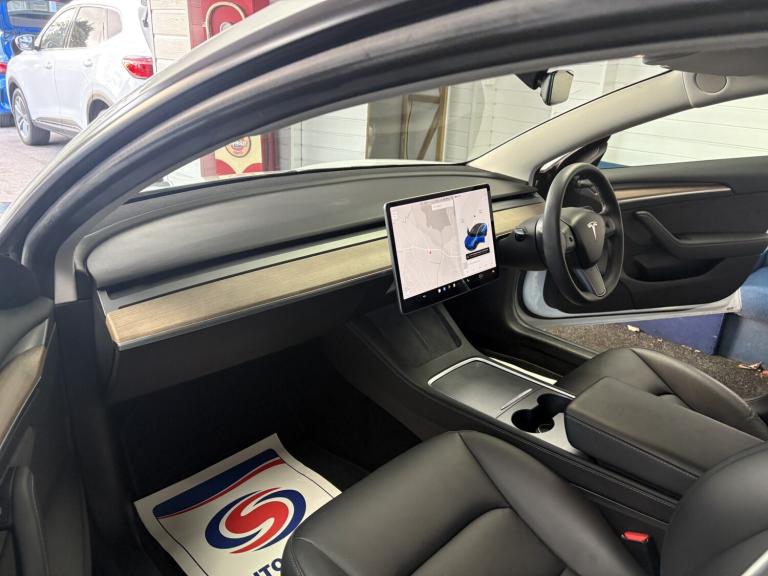 TESLA MODEL 3 Standard Range Plus 2021