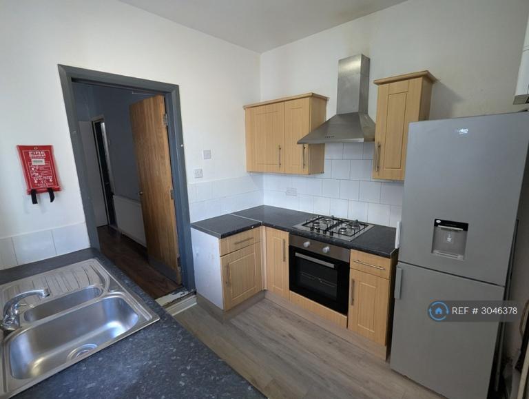 4 bedroom house in Minton St, Hull, HU5 (4 bed) (#3046378)