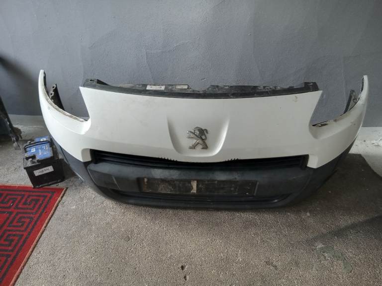 Peugeot Partner front end 