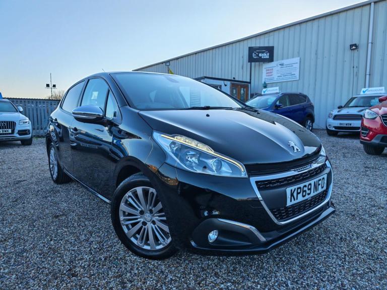 2019 Peugeot 208 1.2 PureTech 82 Signature 5dr [Start Stop] HATCHBACK PETROL Manual