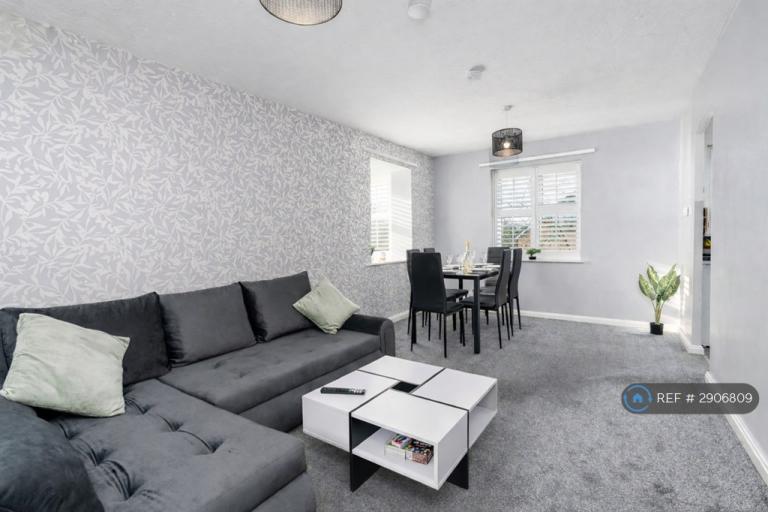 2 bedroom flat in Flynn Court, Salford, M6 (2 bed) (#2906809)