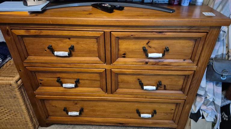 image for Solid Oak Bedroom Furniture (Set)