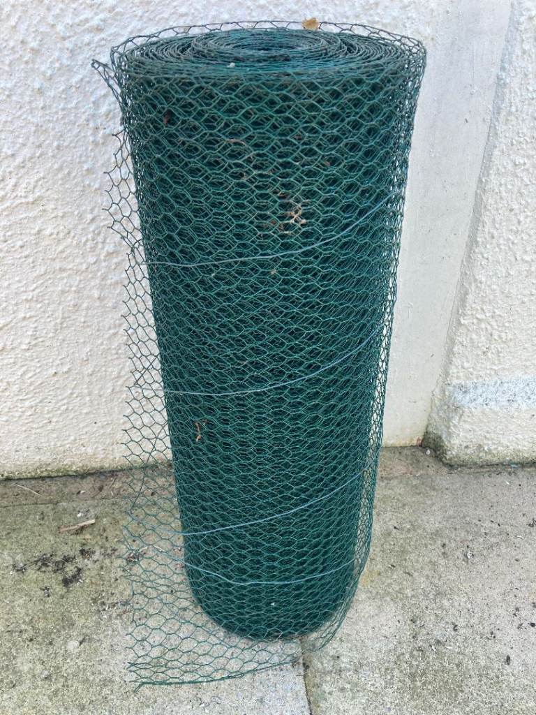 Green coated chicken wire 2ft high