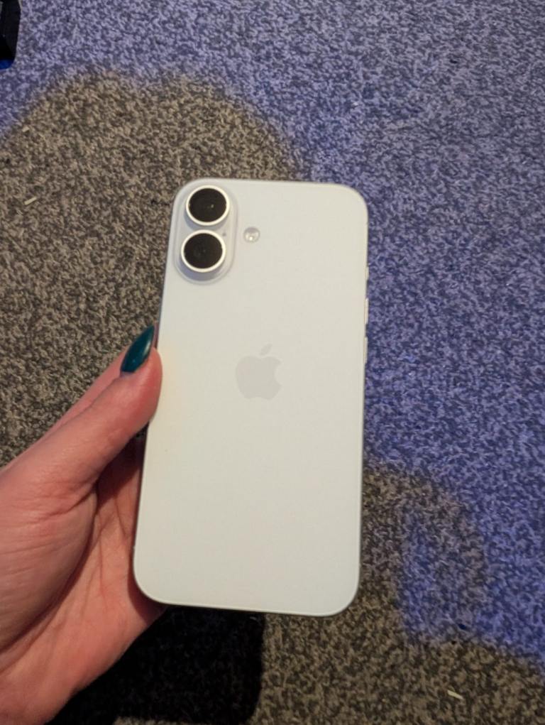 Apple iPhone 16