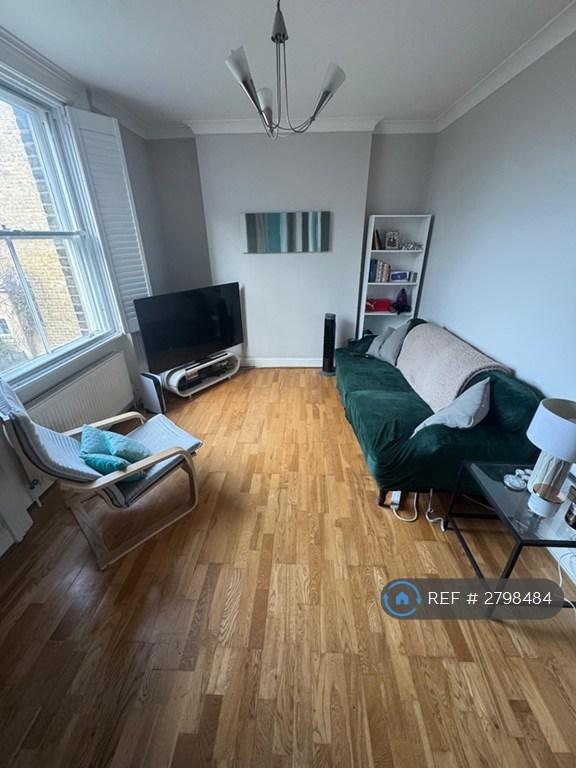 1 bedroom flat in Balham High Road, London, SW12 (1 bed) (#2798484)