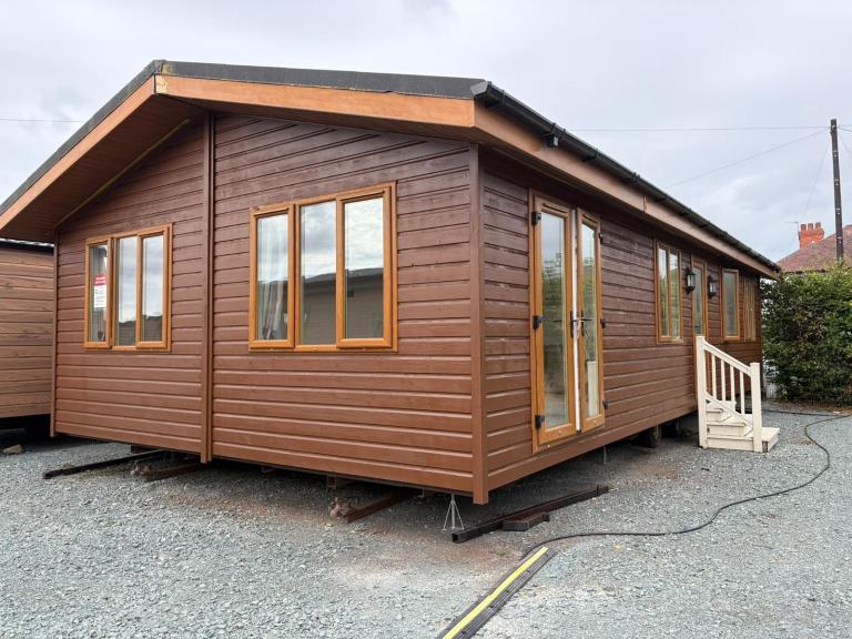 ANTHEM TWIN LODGE 40X20 • 3 BED • CENTRE LOUNGE • DG CH • £48,995