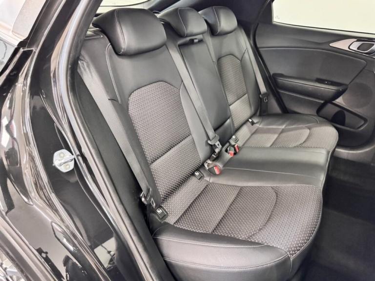 2020 Kia XCeed 1.4 T-GDi 3 FIVE DOOR 140 BHP + SAT NAV + REAR CAMERA + HEATED SEATS HATCHBACK Pet...