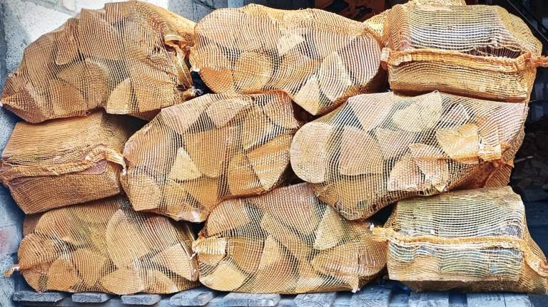 Kiln dried logs - free delivery in Bristol - firewood