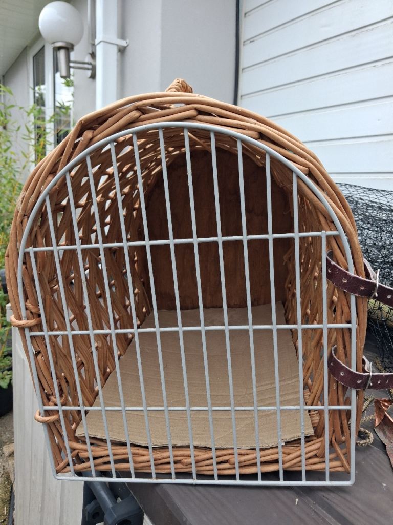 Wicker Pet Carrier with Metal Gate and Carry Handle