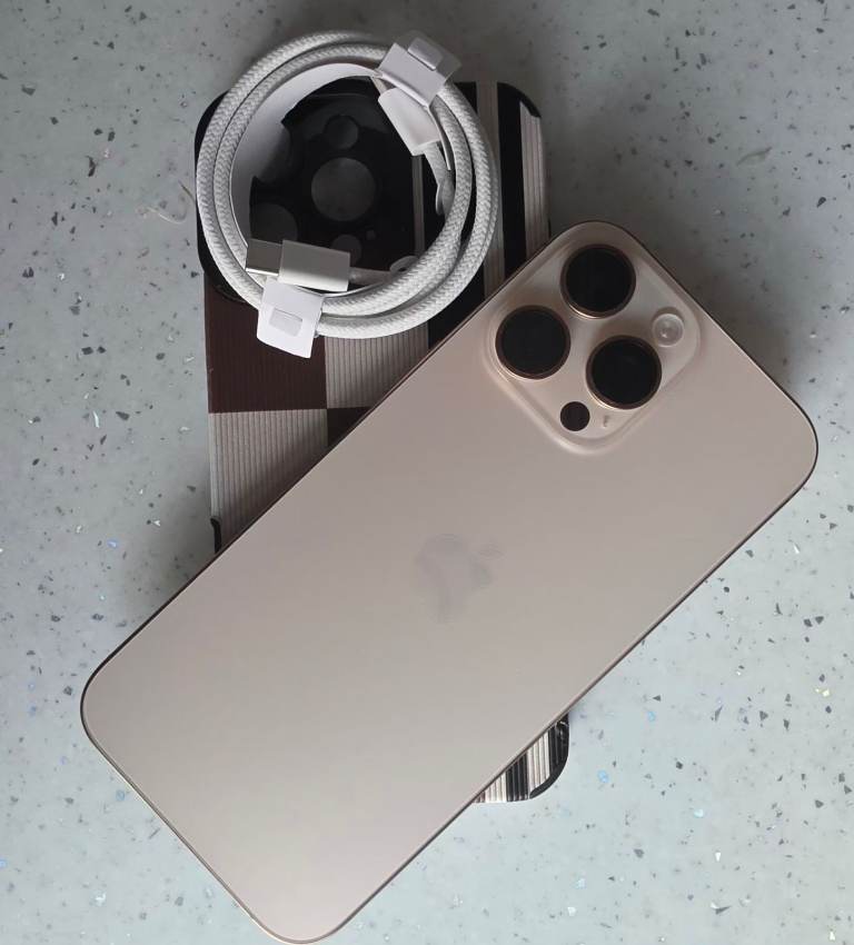 Apple iPhone 16 Pro Max – New-like with Case and Cable