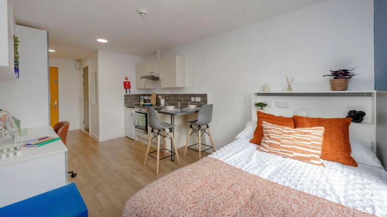 Student studio, Glasgow city centre G4, from £175pw bills included