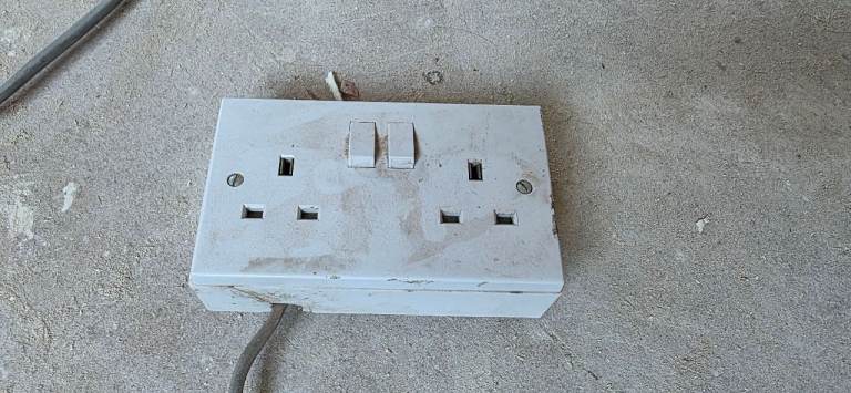 Heavy-Duty 2-Gang Switched Double Socket