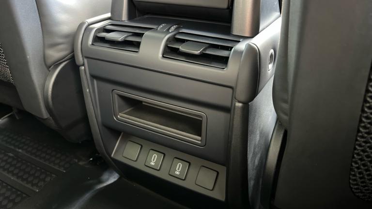 2026 Land Rover Defender 3.0 D350 X-Dynamic HSE 90 SAVING 3 500 GBP WHEN FU