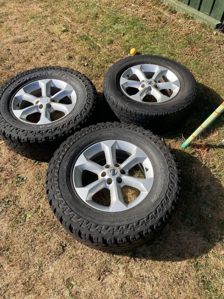 Nissan Navara alloy wheels and tyres 