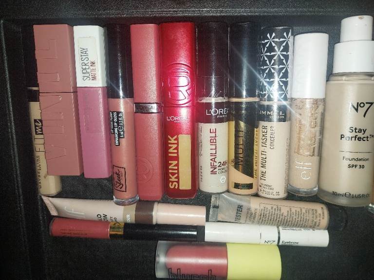 New and ex display high end make up bundle 