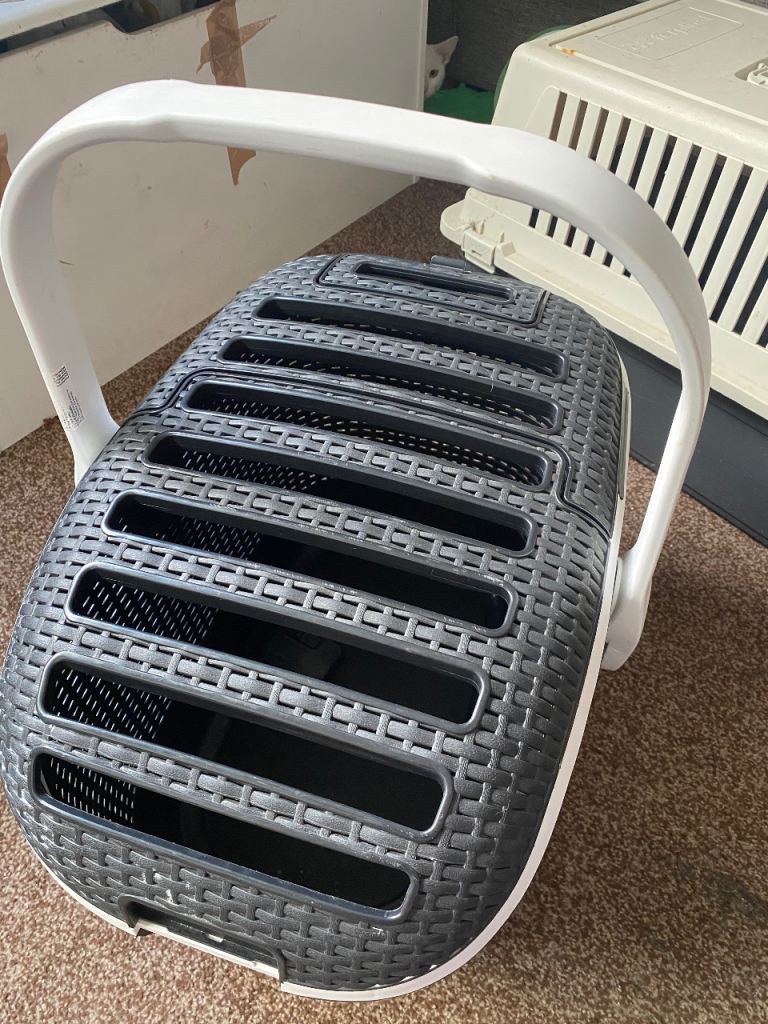 Curver plastic cat carrier 