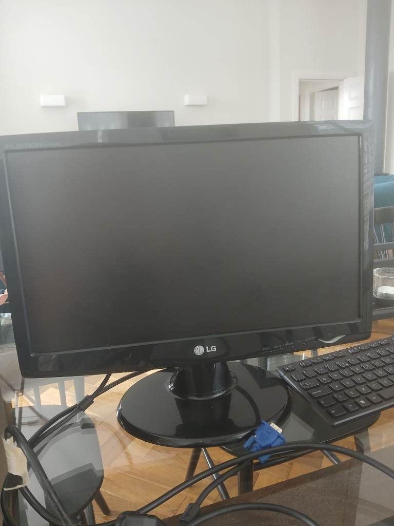 LG Computer Monitor - Black, Good Condition