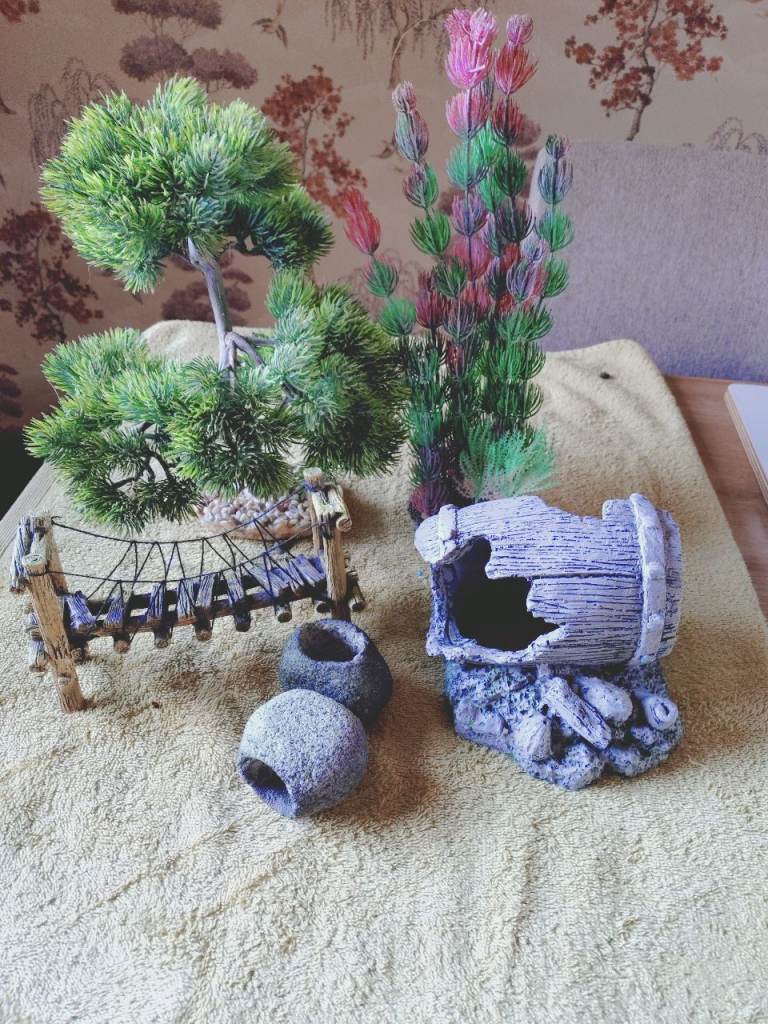 Fish tank accessories 