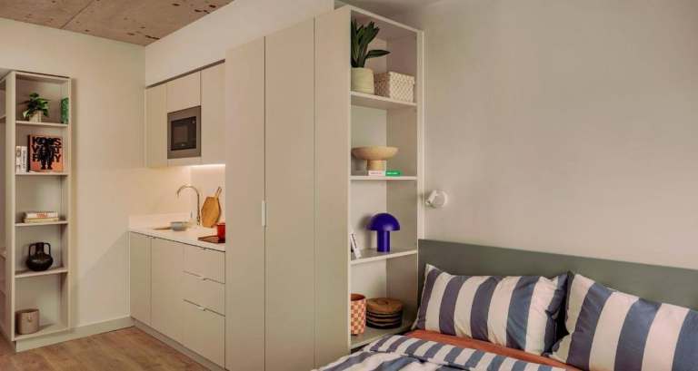 Reduced Price: Scape Hammersmith studio with ensuite available till Sept 12th