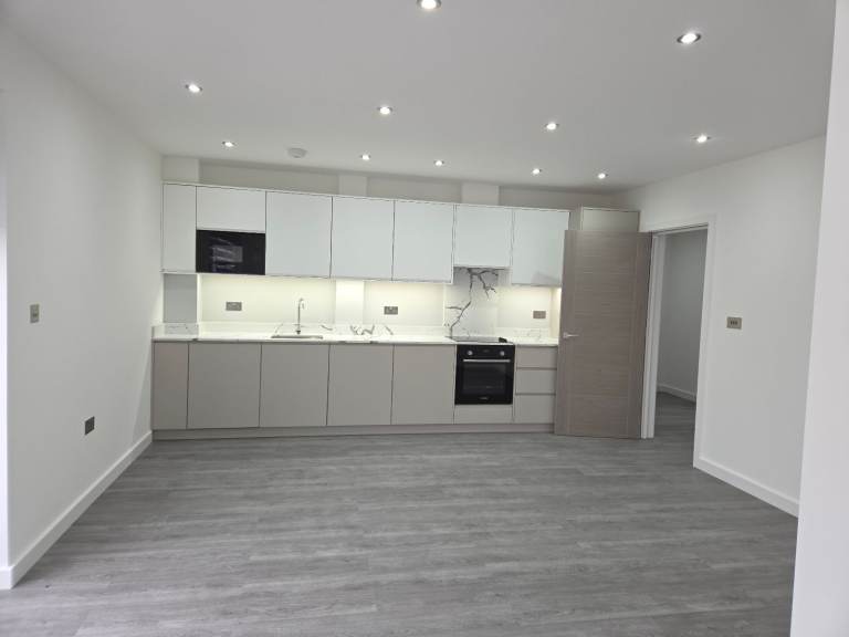 Top Class Luxury 3 Bedroom Flat for rent  in London , New Build Modern, Available NOW 