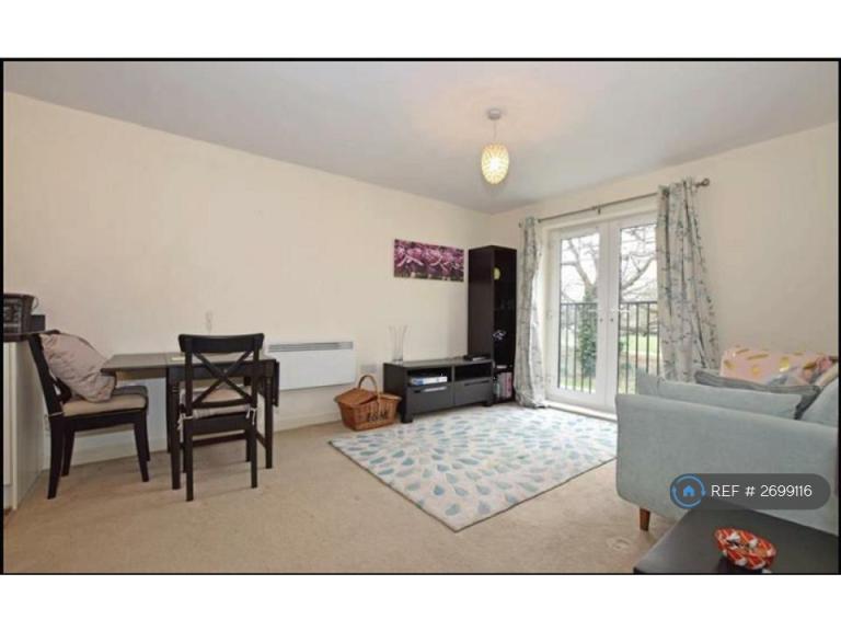 1 bedroom flat in Nursery View House, Morden, SM4 (1 bed) (#2699116)